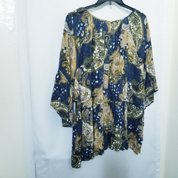 Plus size Avenue flowy top - Picture 4 of 10